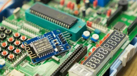 初學(xué)者先學(xué)plc還是單片機(jī)好？單片機(jī)和plc哪個(gè)前景好