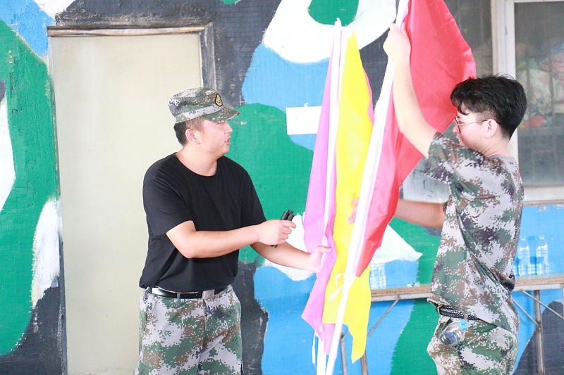 頒發(fā)隊(duì)旗