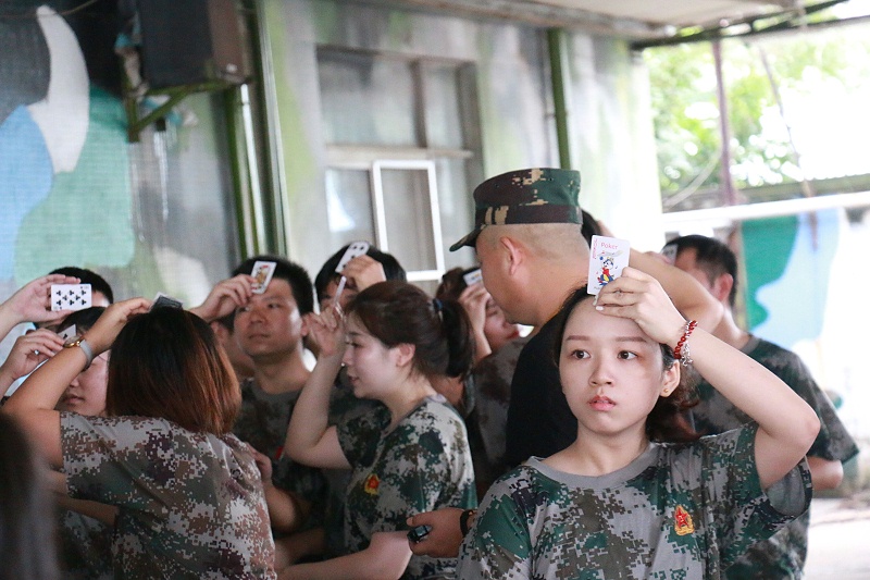 撲克列隊(duì)項(xiàng)目進(jìn)行中