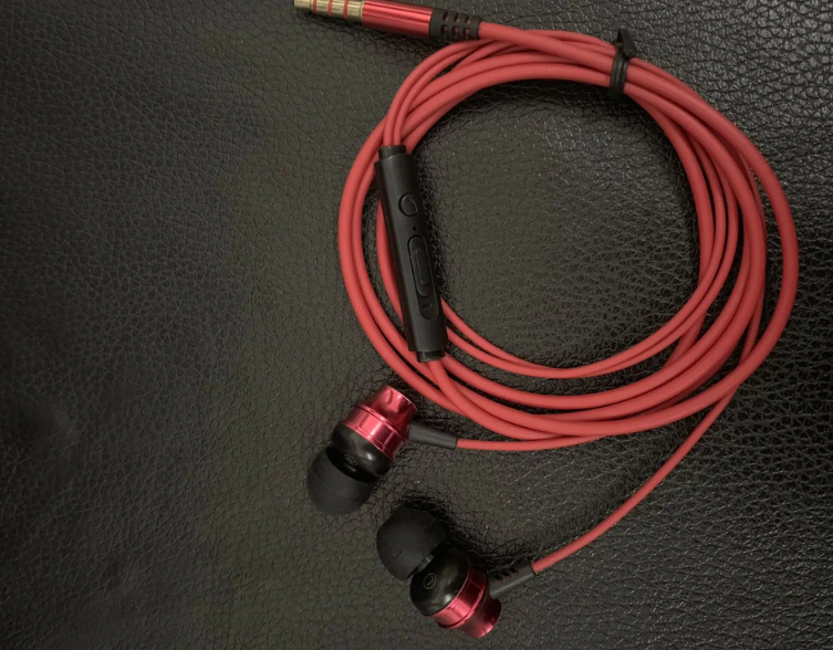 為什么建議不要買(mǎi)入耳式的耳機(jī)